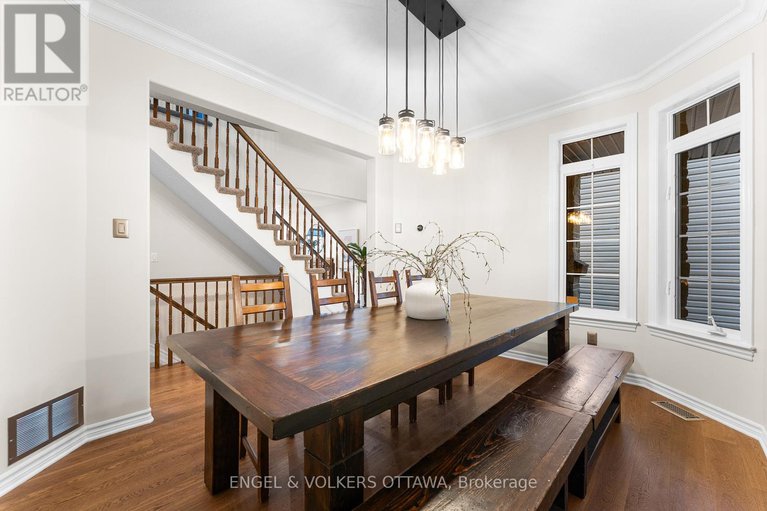 28911455/22-friendly-crescent/stittsville-south/ottawa/ontario/K2S2B6_21