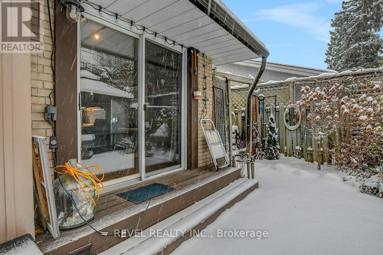 29181079/1752-kilborn-avenue/urbandale-acres/ottawa/ontario/K1H6N2_34