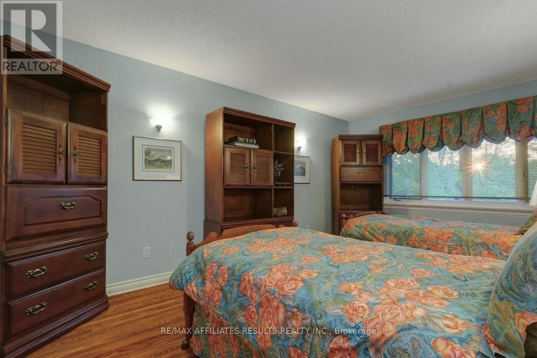 29632363/30-pentland-crescent/beaverbrook/ottawa/ontario/K2K1V5_29