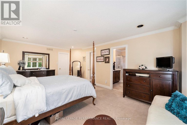 28759789/21-berry-glen-street/strandherd/ottawa/ontario/K2G7A5_17