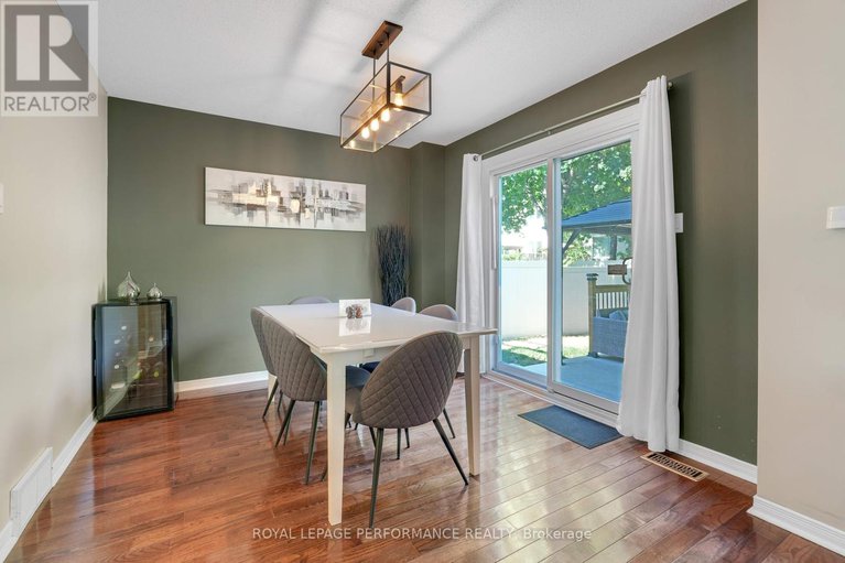 28820808/22-otten-drive/pheasant-run/ottawa/ontario/K2J1J2_17