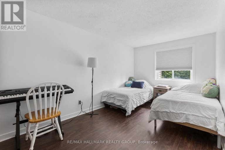 28960099/17-1598-hoskins-crescent/fallingbrookpineridge/ottawa/ontario/K4A2H8_18