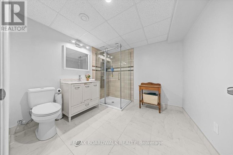 29671423/1837-windflower-way/chapel-hill/ottawa/ontario/K1C5Z8_36