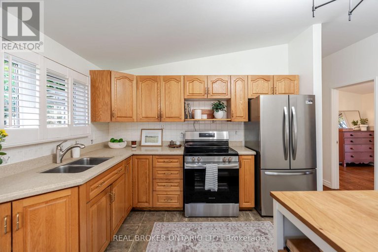28961795/2070-cornish-street/elmvale-acresurbandale/ottawa/ontario/K1G2R8_8