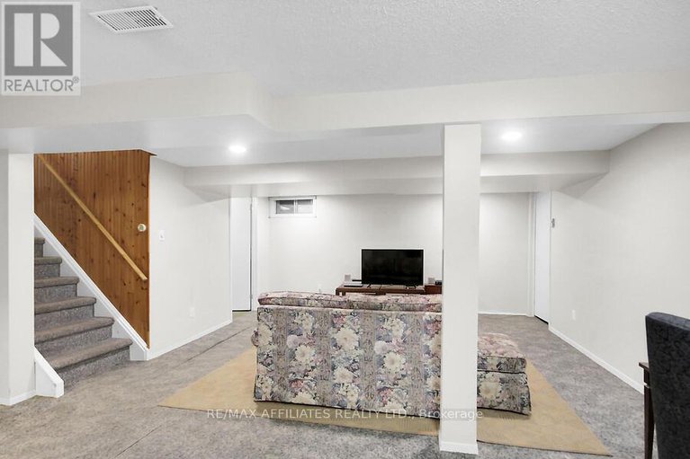 28858378/52-laurie-court/glencairnhazeldean/ottawa/ontario/K2L1S4_23