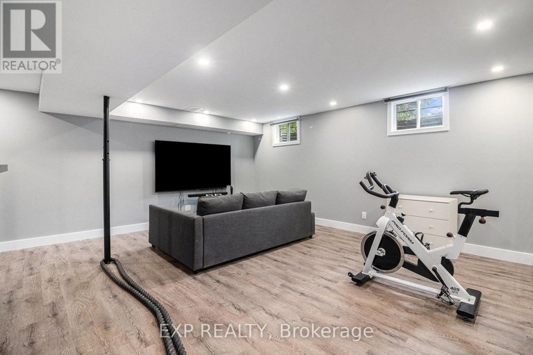 28353223/2195-niagara-drive/applewood-acres/ottawa/ontario/K1H6H5_32