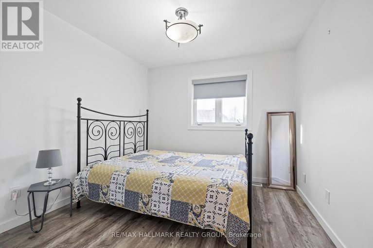 28087558/18-1964-wildflower-drive/queenswood-heights-south/ottawa/ontario/K1E3V4_21