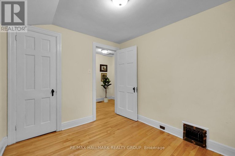 28450247/249-old-irving-place/civic-hospital/ottawa/ontario/K1Y1Z9_23