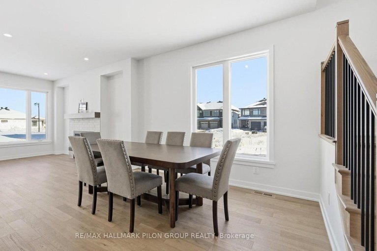 29591168/272-cornice-street/mer-bleuebradley-estatesanderson-park/ottawa/ontario/K1W0W4_7