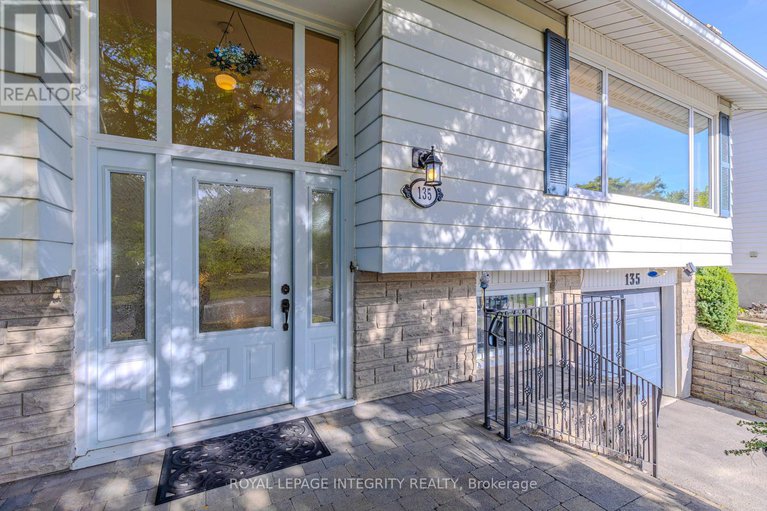 28882629/135-desmond-avenue/glencairnhazeldean/ottawa/ontario/K2L1E8_4