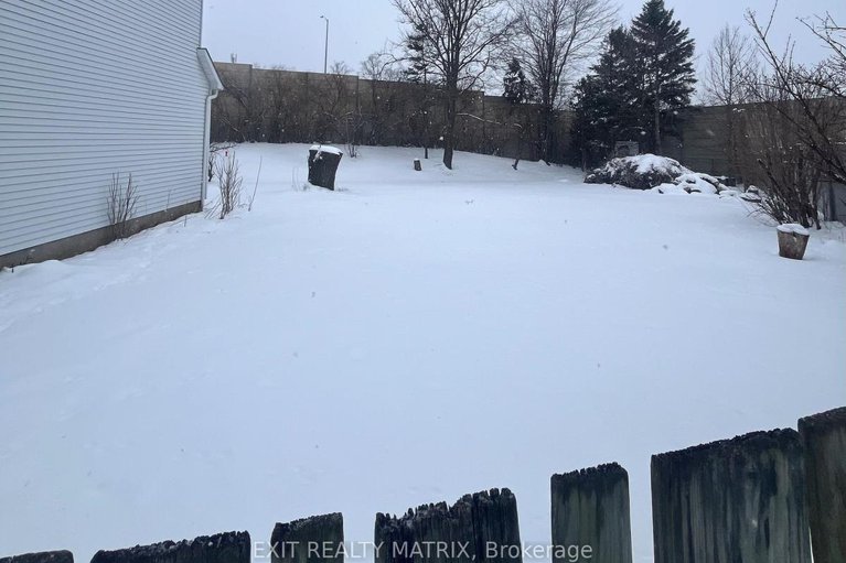 29223193/1123-burgundy-lane/convent-glen/ottawa/ontario/K1C2M9_3