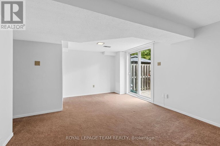 28930339/2163-orient-park-drive/blackburn-hamlet-south/ottawa/ontario/K1B4W1_31