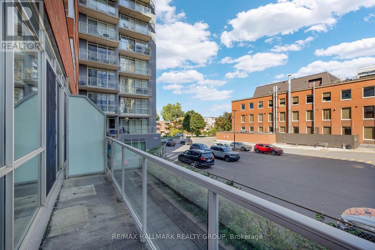 29168071/210-180-york-street/lower-townbyward-market/ottawa/ontario/K1N1J6_17