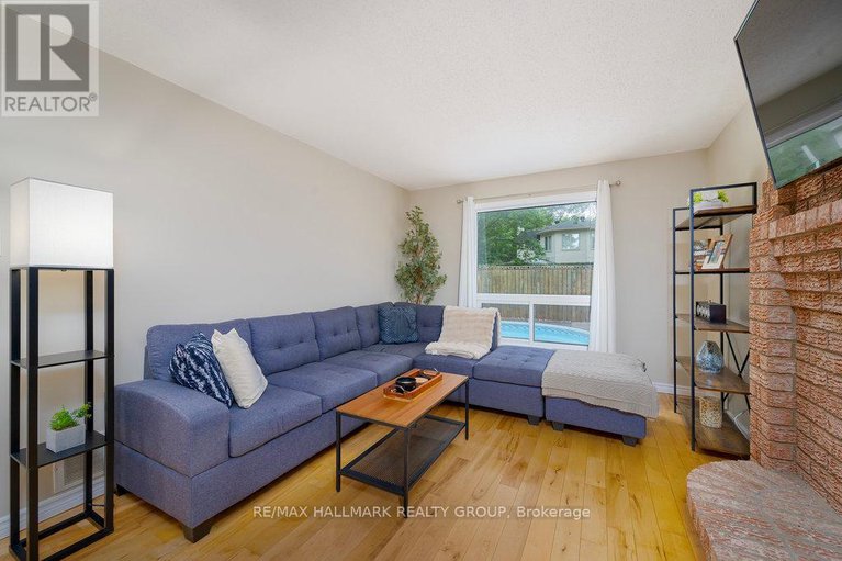 28623140/1656-canemore-crescent/fallingbrookpineridge/ottawa/ontario/K4A1S6_13