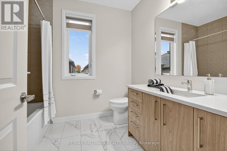 28901947/720-cappamore-drive/half-moon-bay/ottawa/ontario/K2J6W3_31