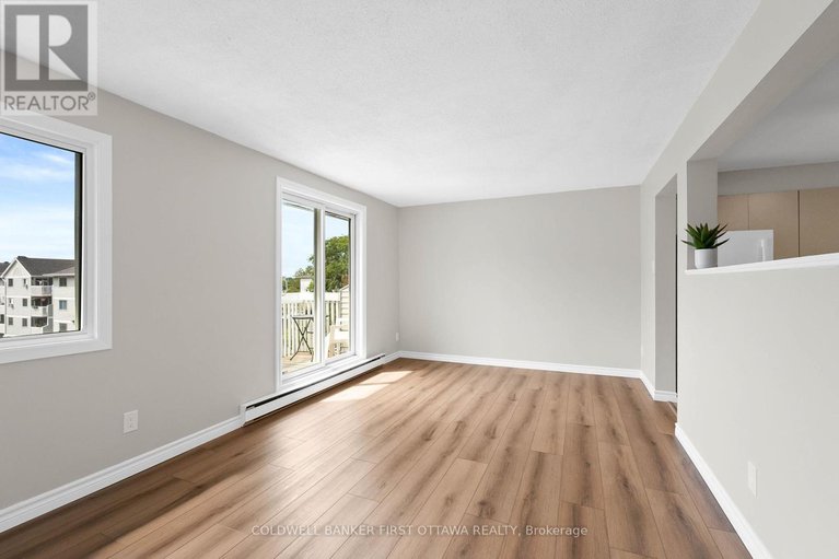28820214/400-216-viewmount-drive/borden-farmstewart-farmcarleton-heightsparkwood-hills/ottawa/ontario/K2E7X4_18