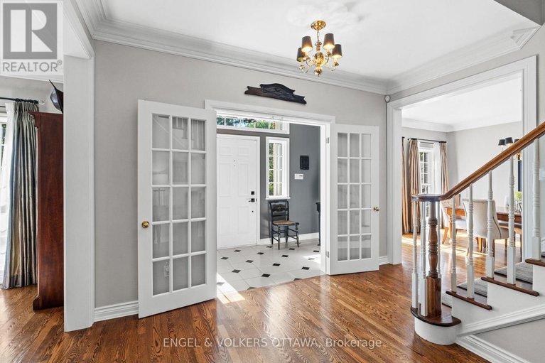 28923868/5557-pettapiece-crescent/manotick-village-manotick-estates/ottawa/ontario/K4M1C5_7
