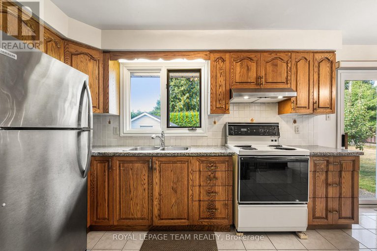 28790209/5-spring-garden-avenue/meadowlandscrestview/ottawa/ontario/K2G3B1_16