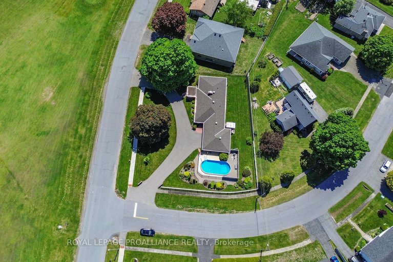 27946530/26-lakeview-drive/iroquois/south-dundas/ontario/K0E1K0_35