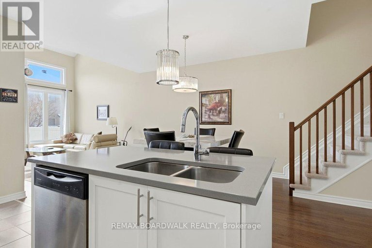 29343898/306-rainrock-crescent/mer-bleuebradley-estatesanderson-park/ottawa/ontario/K1W0J8_10