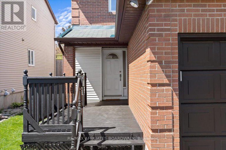 28416743/423-viewmount-drive/borden-farmstewart-farmcarleton-heightsparkwood-hills/ottawa/ontario/K2E7P1_4
