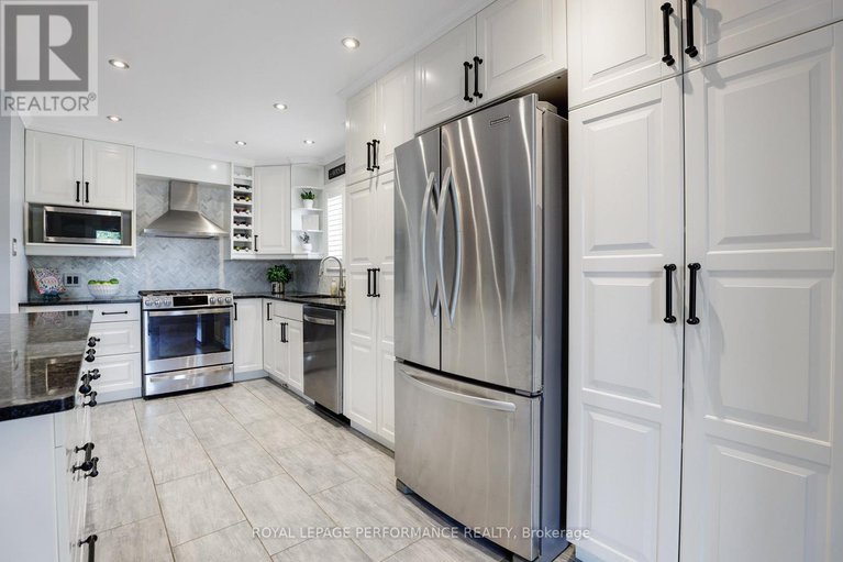 28809857/824-covehead-crescent/riverside-southgloucester-glen/ottawa/ontario/K1V1M3_16