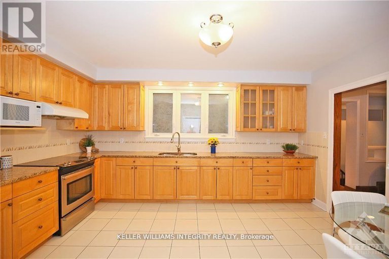 28436657/39-goulburn-avenue/sandy-hill/ottawa/ontario/K1N8C7_8