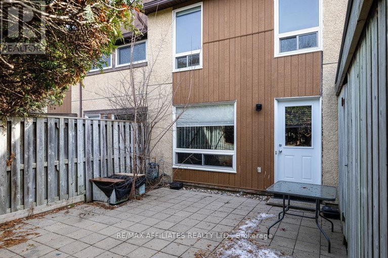 28551721/41-41-bering-court/katimavik/ottawa/ontario/K2L2B8_22