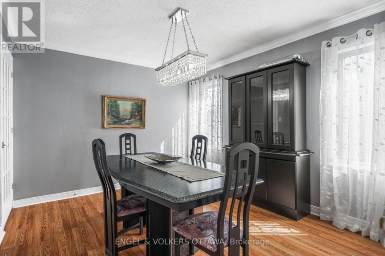 29678432/17-hunterswood-crescent/hunt-club-park/ottawa/ontario/K1G5V1_16