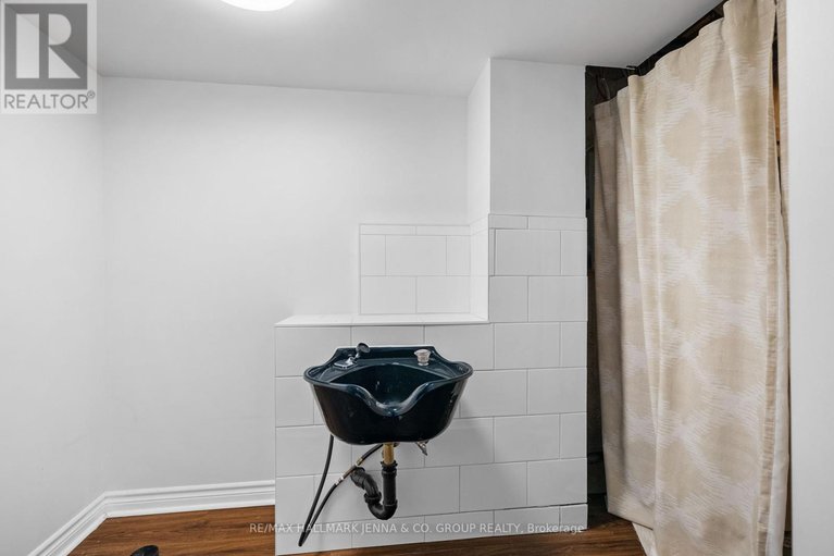 28318968/277-catamount-court/emerald-meadowstrailwest/ottawa/ontario/K2M0A9_31