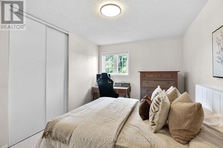 28812426/2122-saunders-avenue/woodroffe/ottawa/ontario/K2A4C7_27