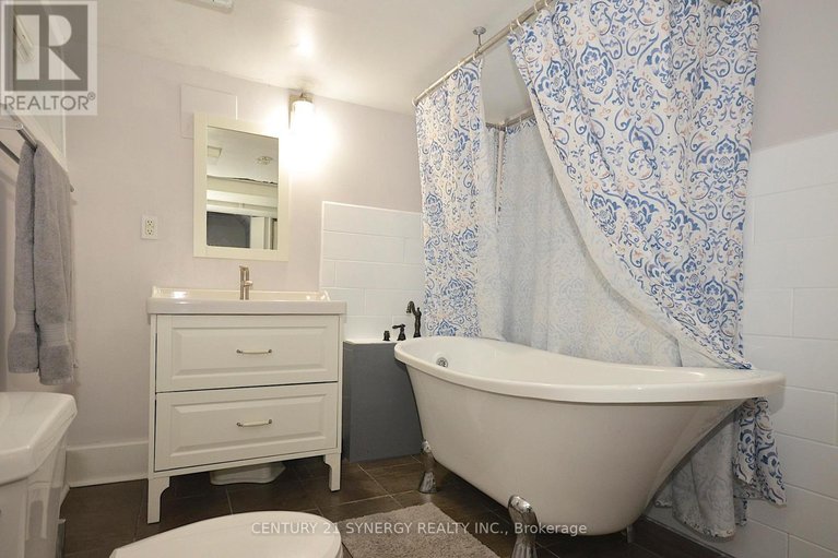 28811238/47-roslyn-avenue/old-ottawa-south/ottawa/ontario/K1S4W2_37
