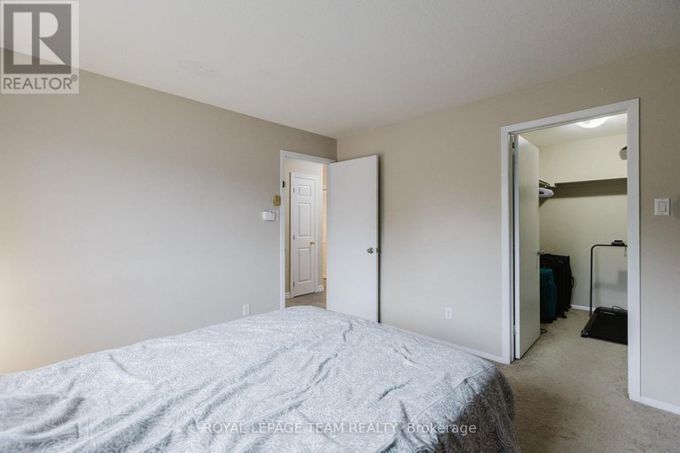 28779123/210-212-viewmount-drive/borden-farmstewart-farmcarleton-heightsparkwood-hills/ottawa/ontario/K2E7X2_18