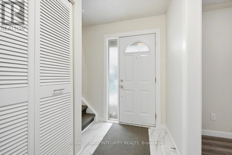 29214221/809-vinette-crescent/chatelaine-village/ottawa/ontario/K1E1X1_3