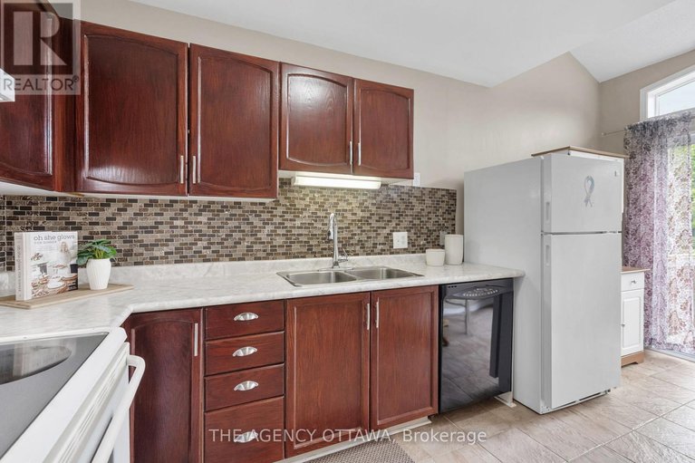 28611358/55-springcreek-crescent/bridlewood/ottawa/ontario/K2M2M2_11