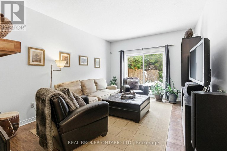 29255403/851-rob-roy-avenue/queensway-terrace-north/ottawa/ontario/K2B8S6_15