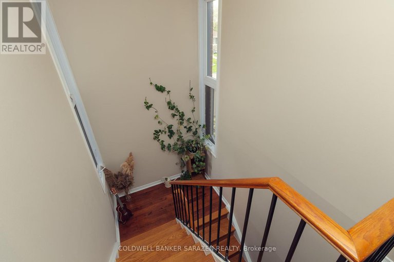 28302138/1325-summerville-avenue/carlington/ottawa/ontario/K1Z8G7_12