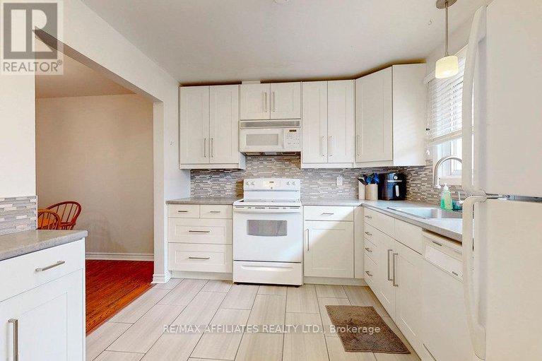 28551721/41-41-bering-court/katimavik/ottawa/ontario/K2L2B8_4