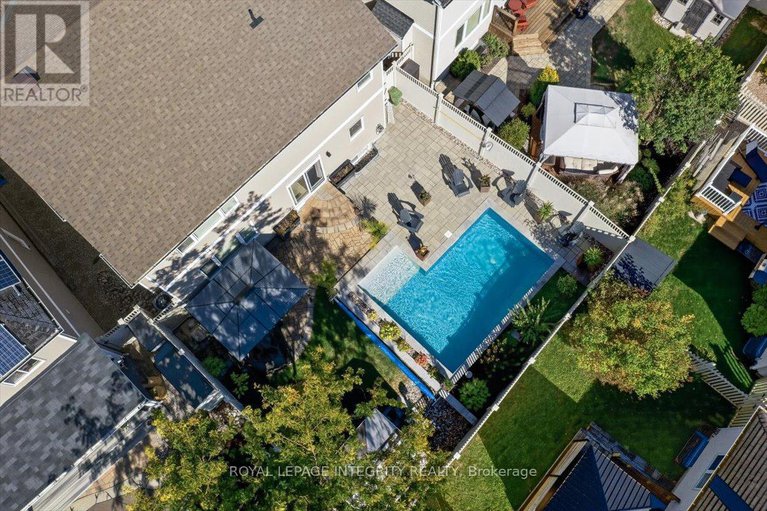 29381596/1110-luesby-crescent/fallingbrookgardenway-south/ottawa/ontario/K4A4X7_46