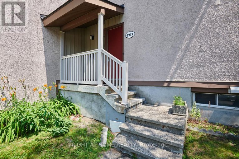 28616090/92-1913-stonehenge-crescent-s/pineview/ottawa/ontario/K1B4N7_4