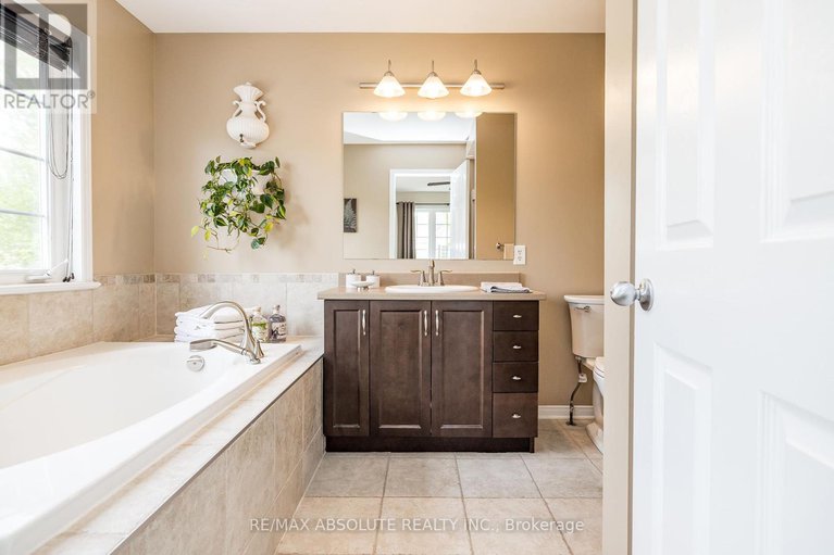 28472136/400-evenwood-private/stonebridge/ottawa/ontario/K2J0E5_15