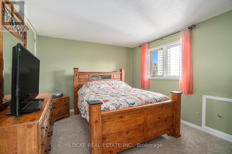 28613280/694-morewood-crescent/fallingbrookpineridge/ottawa/ontario/K4A2P7_23