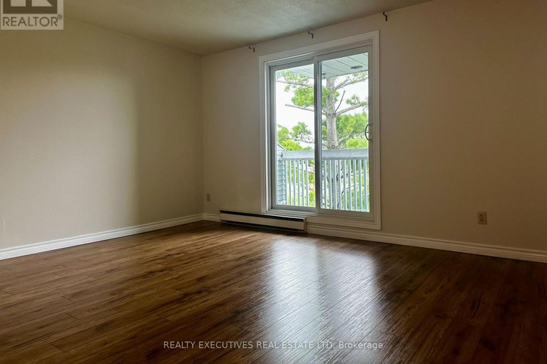 28795626/408-214-viewmount-drive/borden-farmstewart-farmcarleton-heightsparkwood-hills/ottawa/ontario/K2E7X3_7