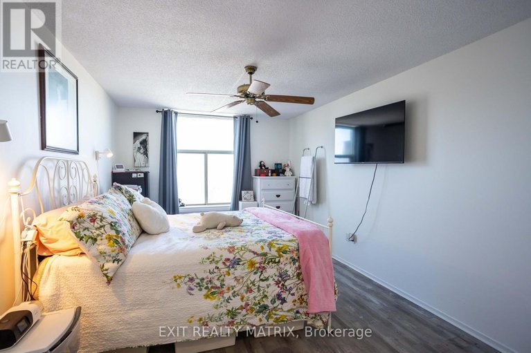 29636684/1007-2759-carousel-crescent/emerald-woodssawmill-creek/ottawa/ontario/K1T2N5_24