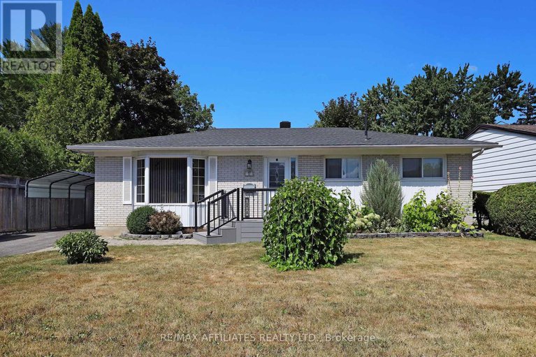 28771604/17-canfield-road/sheahan-estatestrend-village/ottawa/ontario/K2H5S7_6