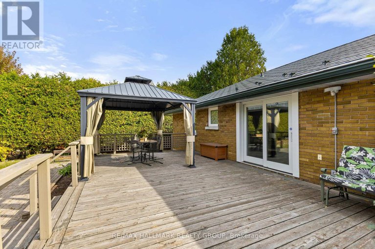 29013157/18-kerry-crescent/city-viewskylinefisher-heightsparkwood-hills/ottawa/ontario/K2E5V6_33