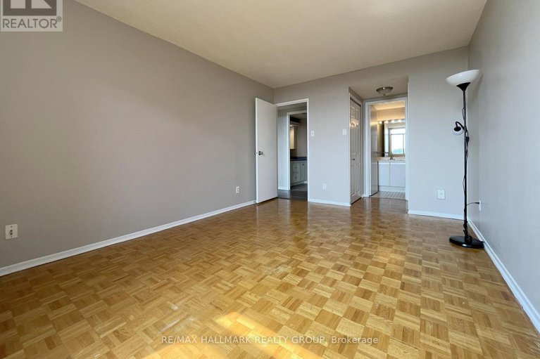 28555722/1210-2871-richmond-road/queensway-terrace-north/ottawa/ontario/K2B8M5_17