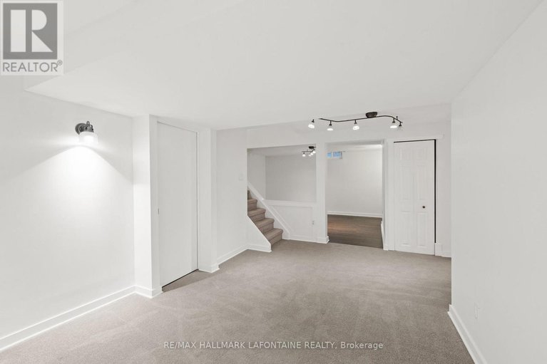 29082379/303-mockingbird-drive/chatelaine-village/ottawa/ontario/K1E2A4_26