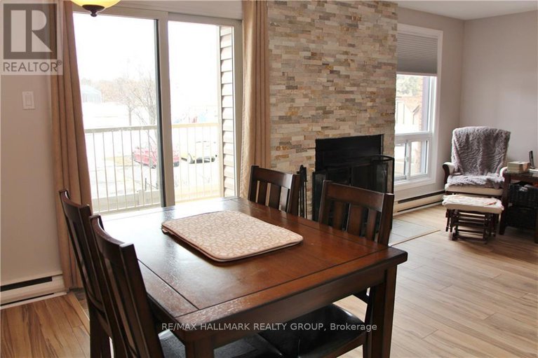 28778246/4-14-sweetbriar-circle/pheasant-run/ottawa/ontario/K2J2K4_7