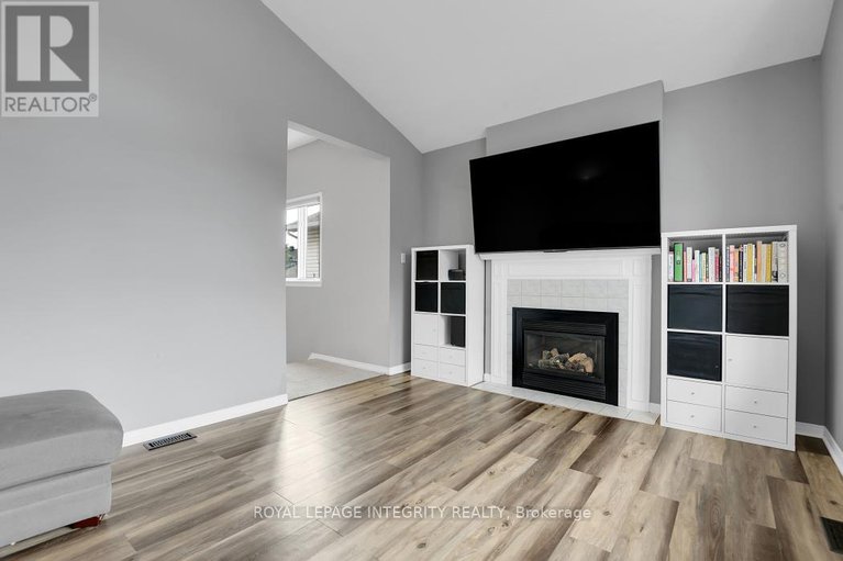28995974/1036-rocky-harbour-crescent/riverside-southgloucester-glen/ottawa/ontario/K1V1V2_17